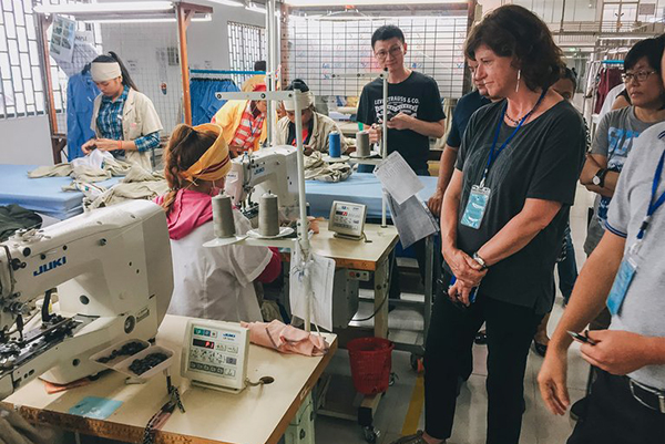 donna-across-the-world-peek-3