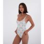 wswoeu00002_619_00-hulry-swim-onep-island-banski-6